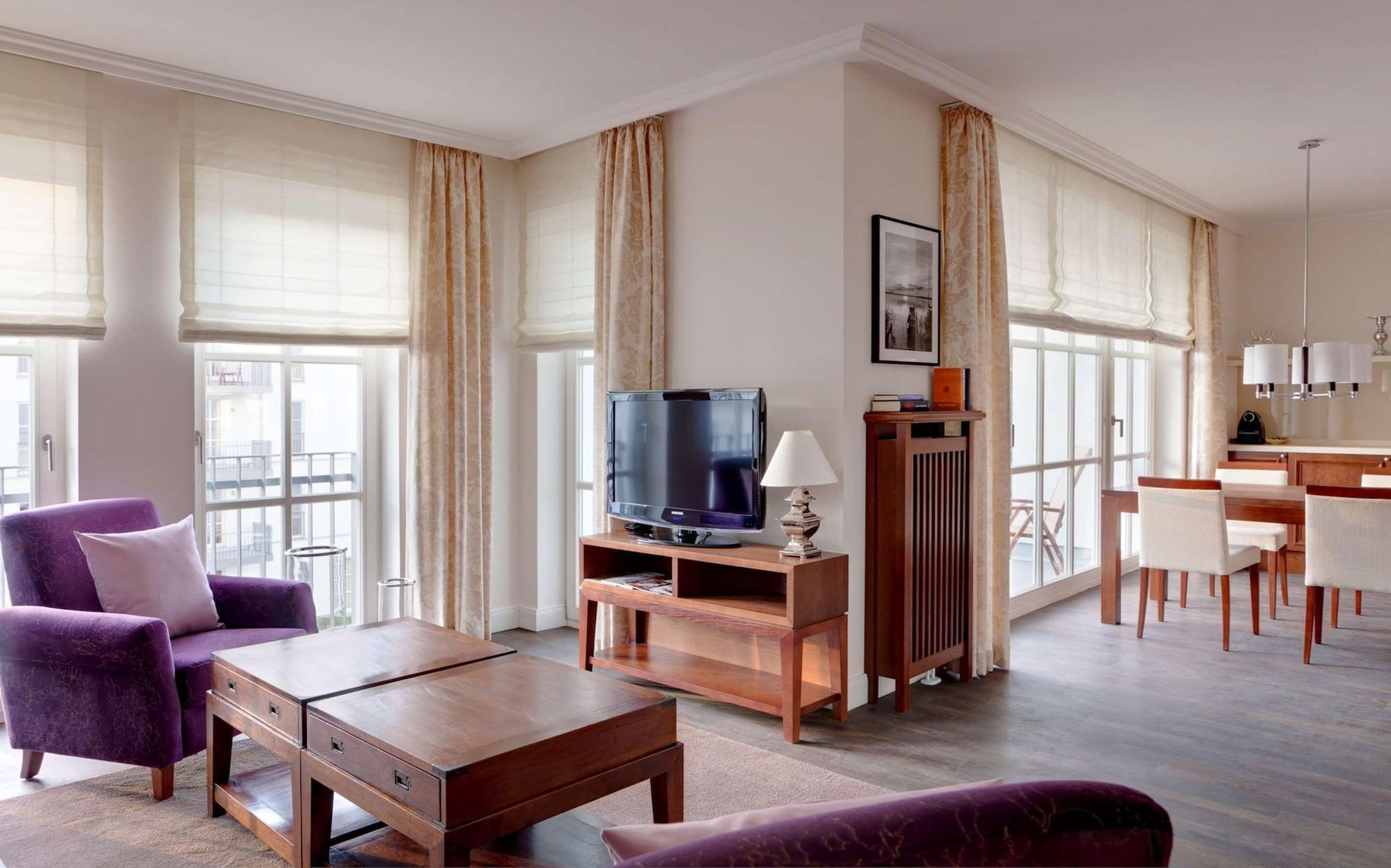 Steigenberger Grandhotel & Spa Heringsdorf Eksteriør bilde A living room with a television