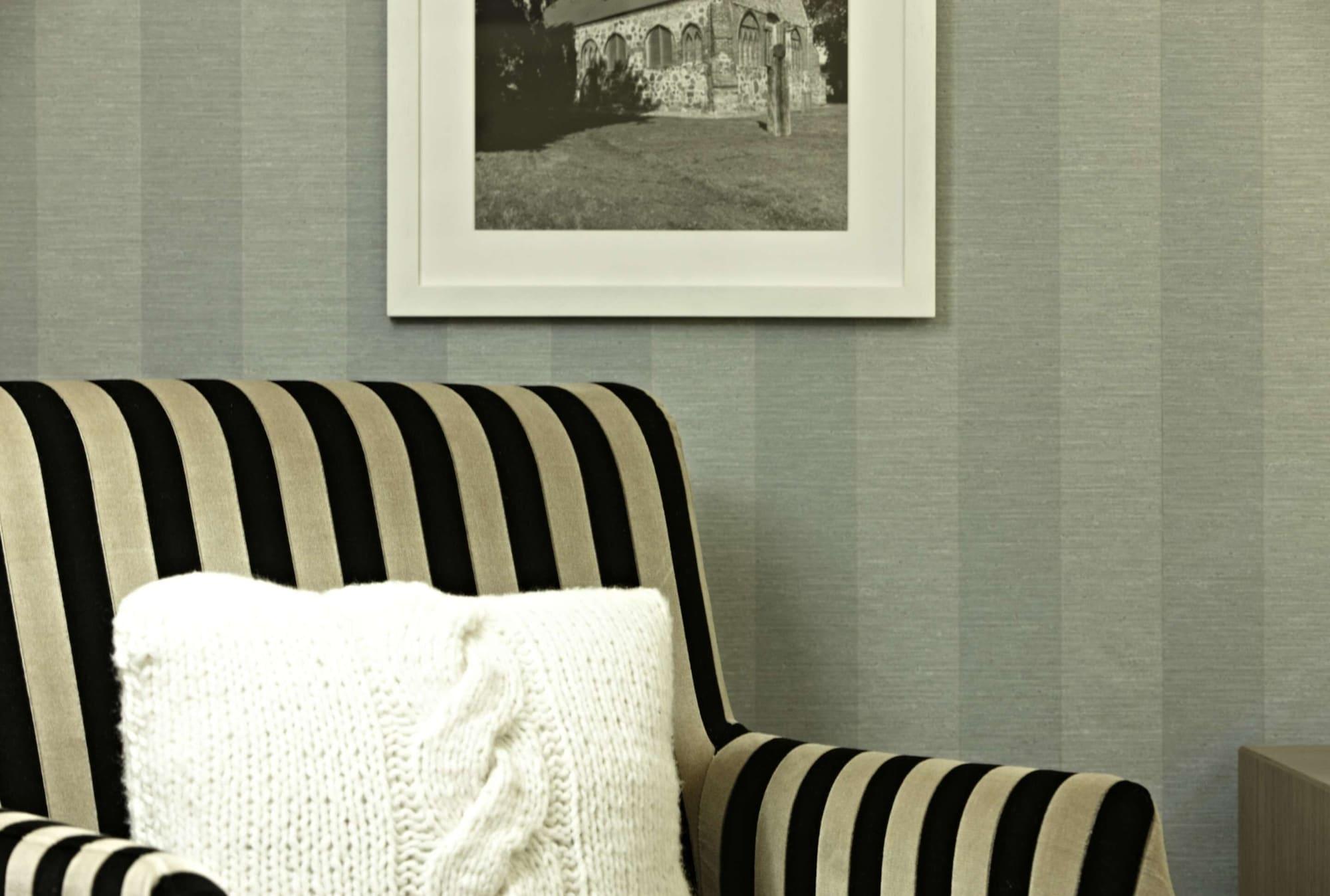 Steigenberger Grandhotel & Spa Heringsdorf Eksteriør bilde A chair with striped upholstery