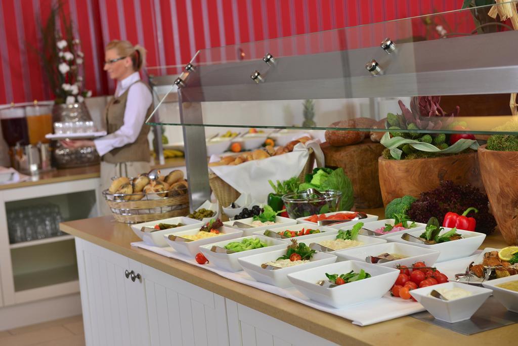 Steigenberger Grandhotel & Spa Heringsdorf Eksteriør bilde A salad bar