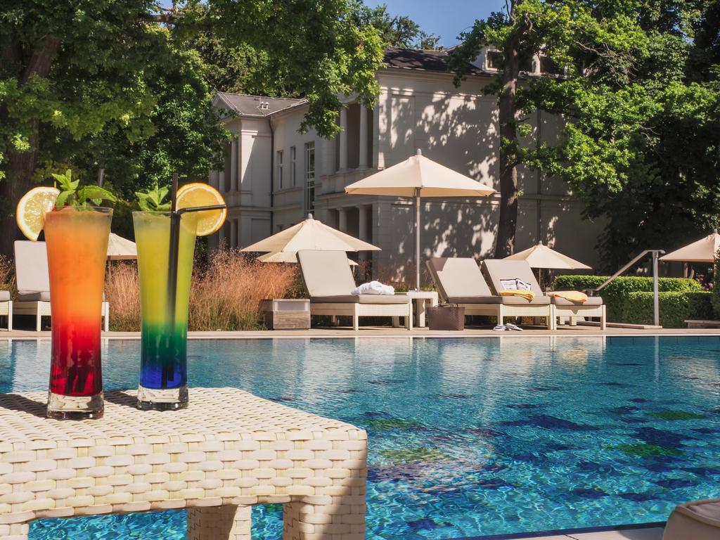Steigenberger Grandhotel & Spa Heringsdorf Eksteriør bilde The swimming pool at the hotel